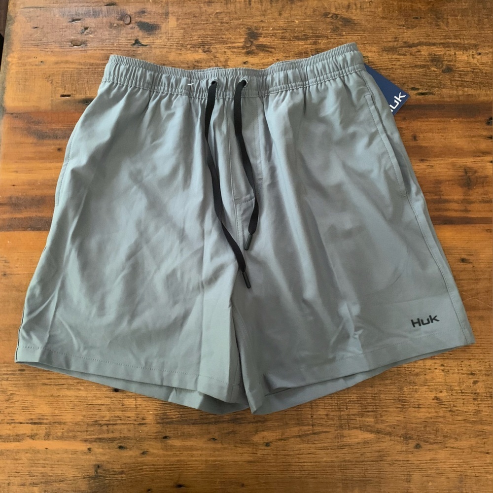 Huk Charcoal Performance Shorts Fishing Mesh Lining 5.5 Inseam Sz S